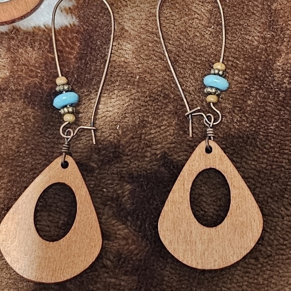 Minimalist Style Wood Dangle Earrings- New - Picture 3 of 3